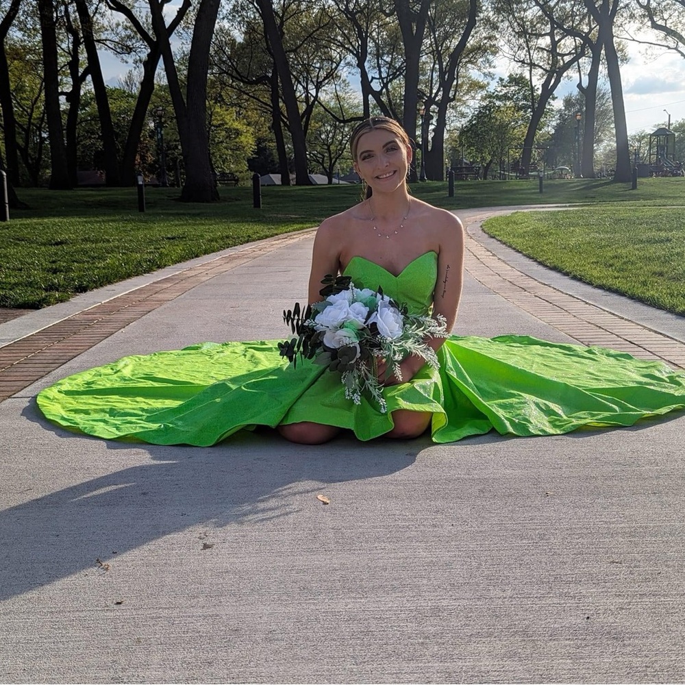 Elegant Green Strapless Evening Gown